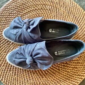 Gray Women's Slip-On Shoes with Knotted Bow Detail